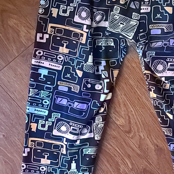 📼2/$20 Sweetlegs Retro - Picture 3 of 5